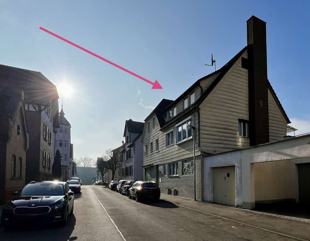 Immobilie in Plochingen - 73207 Plochingen: Zentrumsnahes Wohn- und Geschäftshaus mit Hinterhof. Sanierungsbedarf. EG frei. - Bild 1