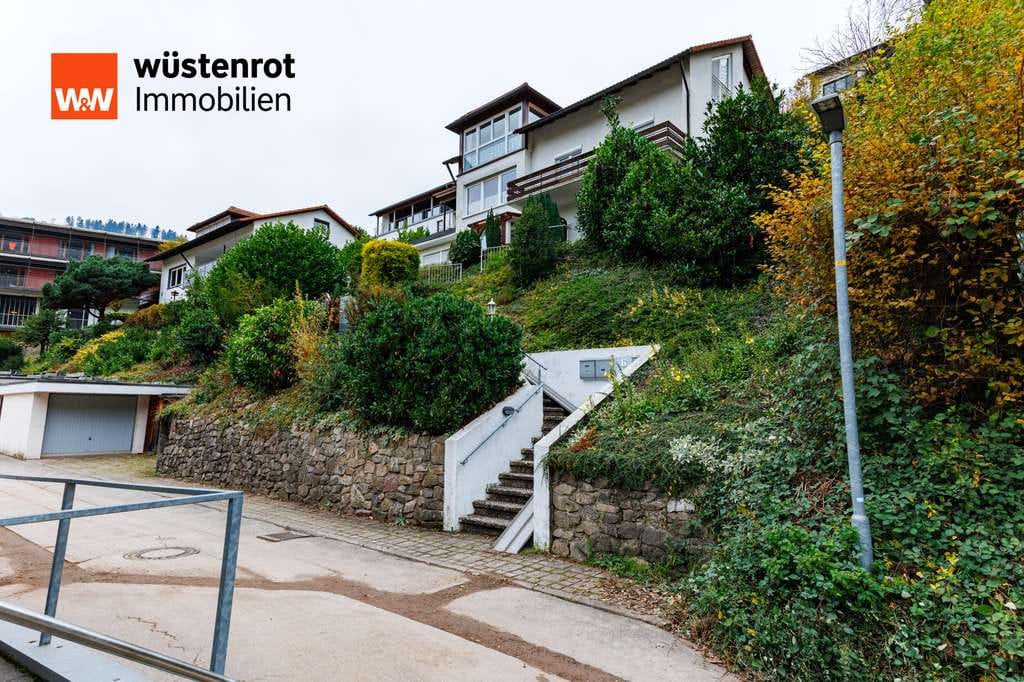 Immobilie in Oberwolfach - **Vielseitiges Zuhause in Hanglage – Perfekt für Familien und Individualisten** - Bild 1