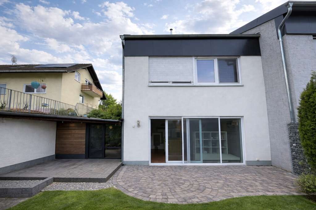 Immobilie in Zwingenberg - Schönes, modernes Reihenendhaus mit neu angelegtem Garten und Garage - Bild 2