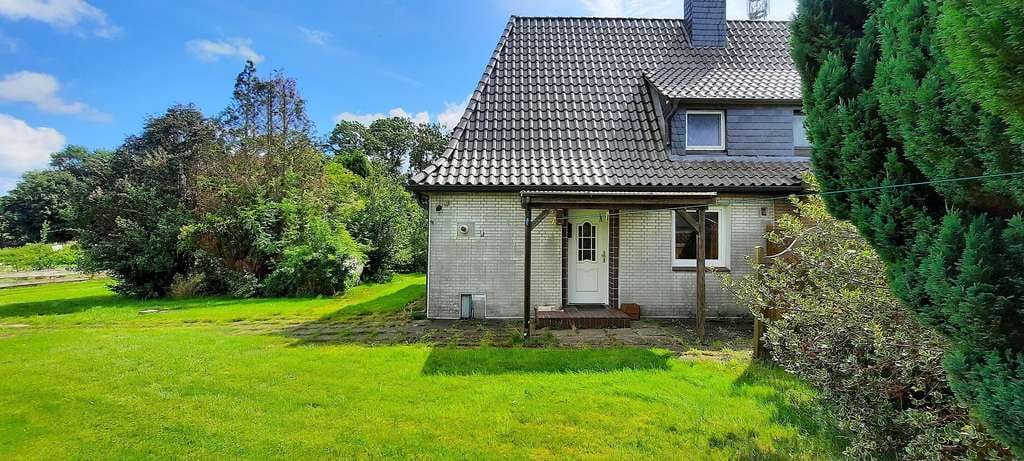 Immobilie in Meggerdorf - Doppelhaushälfte mit Garage, Gartenlaube und großem Grundstück! - Bild 1