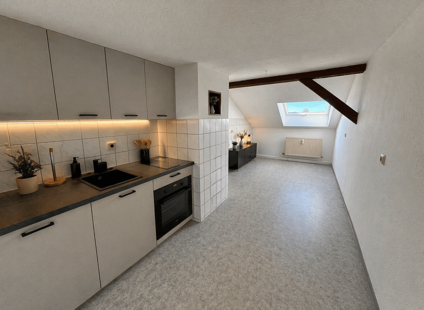 Immobilie in Gera - Attraktive Dachgeschosswohnung im Herzen von Gera - ideal für Eigennutzer oder Kapitalanleger - Bild 4