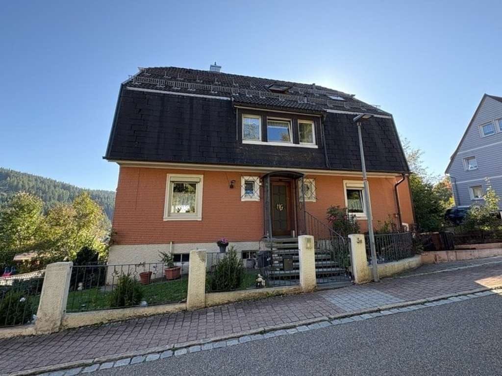 Immobilie in Furtwangen im Schwarzwald - Mehrfamilienhaus mit 2 Garagen - Bild 3