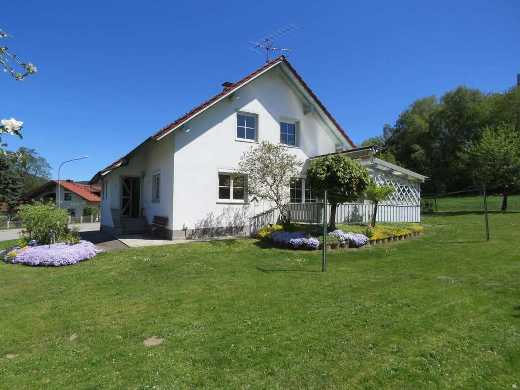 Immobilie in Bernried - Einfamilienhaus mit Anbau in ruhiger und unverbaubarer Südwestlage am Ortsrand Nähe Schloss Egg - Bild 0
