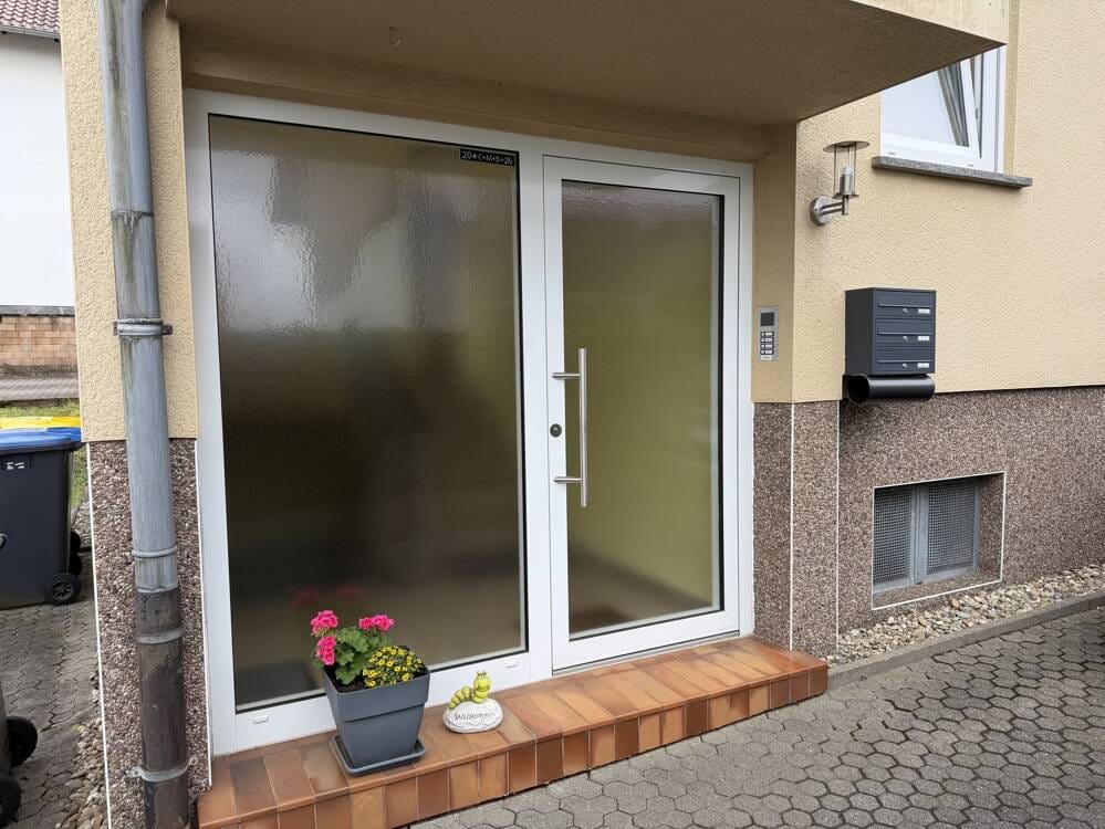 Immobilie in Püttlingen - Püttlingen-Köllerbach: Attraktives 3-Familienhaus mit Garten, 2 Garagen und Stellplatz in guter Lage - Bild 1
