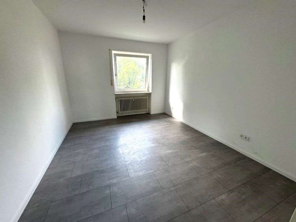 Immobilie in Erdweg - Im S-Bahn Bereich des Landkreises Dachau sehr schön gelegen, mit herrlichem Weitblick! 1. OG in einem Dreifamilienhaus - Bild 2