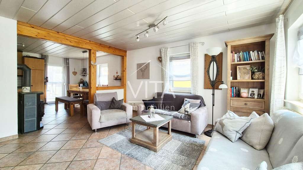 Immobilie in Gaildorf - Charmantes Wohnhaus mit Kamin, Garten, Werkstatt und viel Platz zum Leben - Bild 2