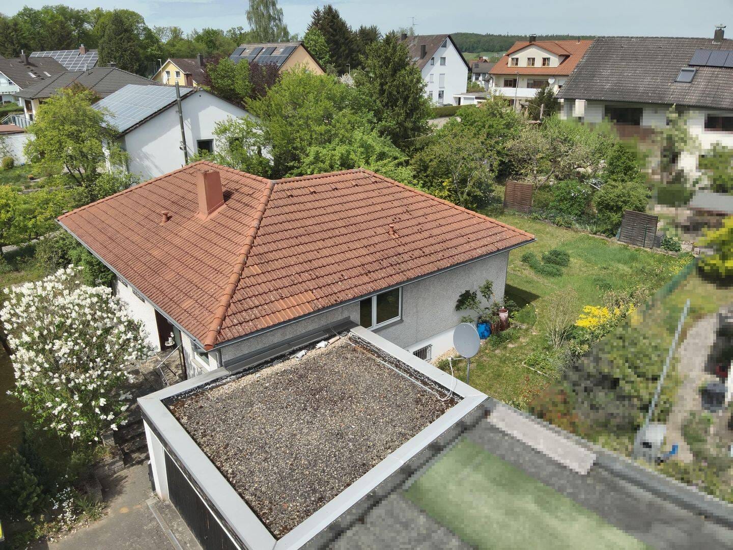 Immobilie in Heroldsbach - Handwerker aufgepasst! Bungalow mit Wohnen auf einer Ebene - Bild 2