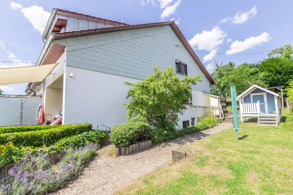 Immobilie in Bad Teinach-Zavelstein - Familienhaus in ruhiger Ortsrandlage direkt am Naturschutzgebiet mit tollem Ausblick - Bild 2