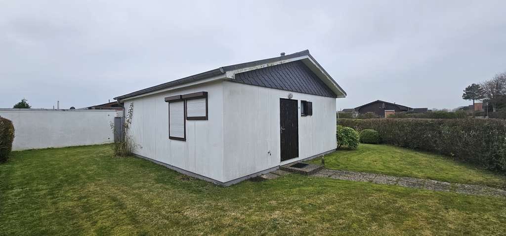 Immobilie in Warwerort - Büsum/Warwerort: Kleines Ferienhaus am Nordseedeich auf Eigenland! - Bild 1