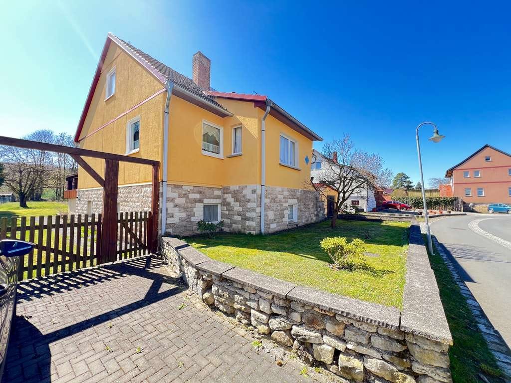 Immobilie in Nottertal-Heilinger Höhen - Einfamilienhaus in Obermehler mit großem Garten, Garage und Nebengelass - Bild 0