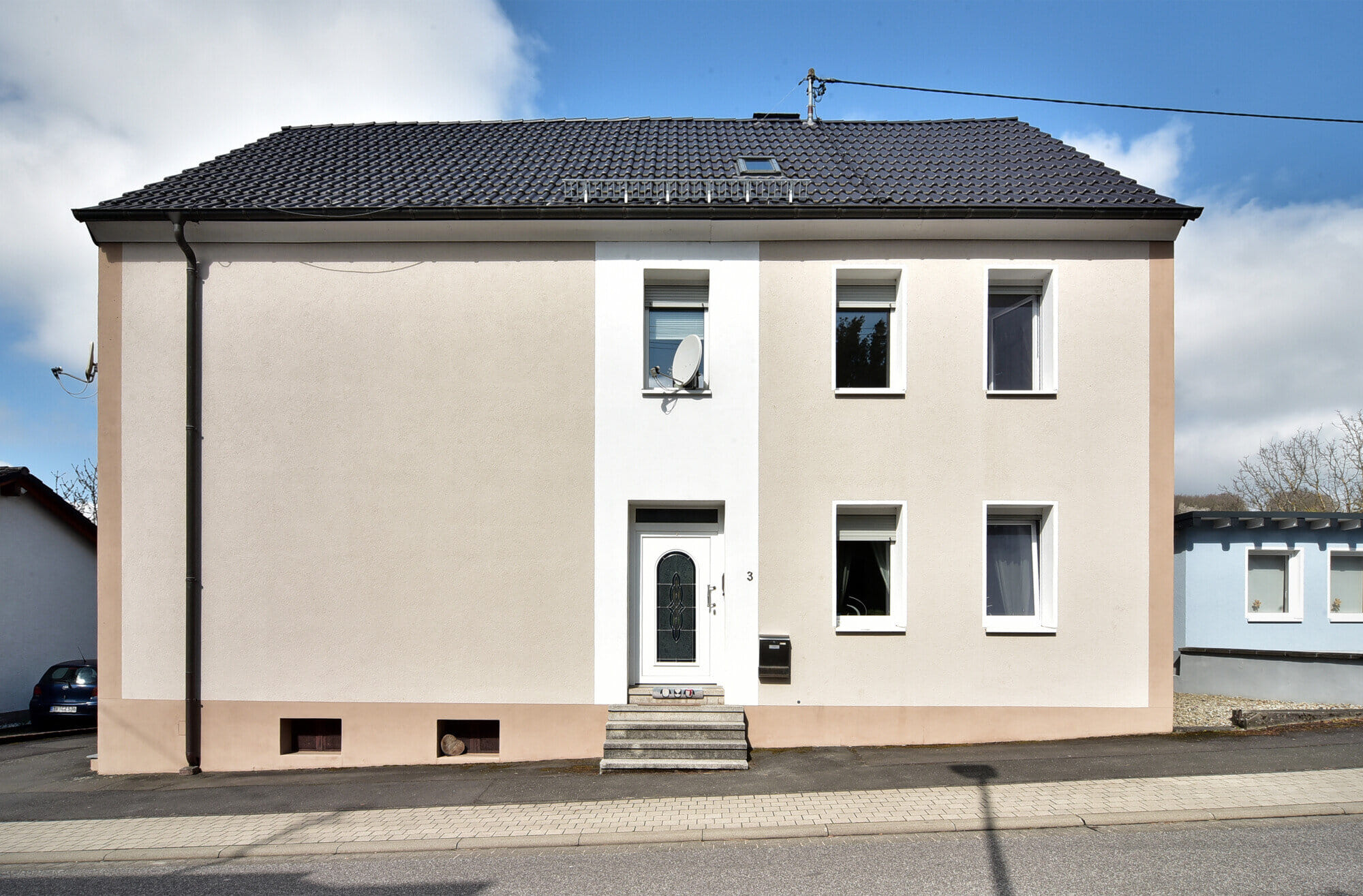 Immobilie in Mackenrodt - 1 + 1 = 3 Möglichkeiten in Mackenrodt ein Doppel-Haus mit drei Garagen als sein Eigentum zu erwerben - Bild 2