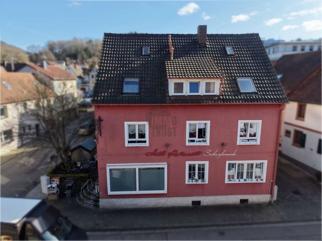 Immobilie in Annweiler am Trifels - KERNSANIERTES MEHRFAMILIENHAUS MIT 9 EINHEITEN + BÜRO & DG-POTENZIAL - BIS ZU 6,65 % RENDITE MÖGLICH - Bild 2