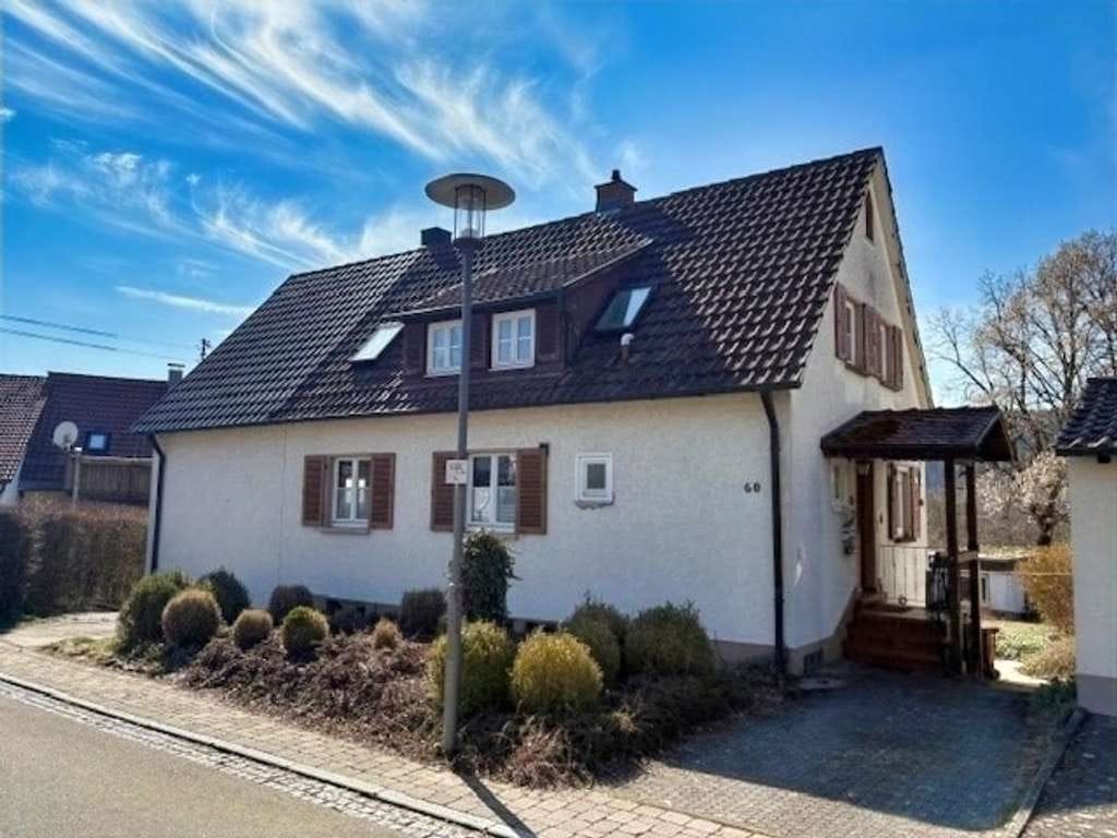 Immobilie in Wurmlingen - Charmantes Einfamilienhaus mit Einliegeroption und Doppelgarage in ruhiger Lage von Wurmlingen
 - Bild 0