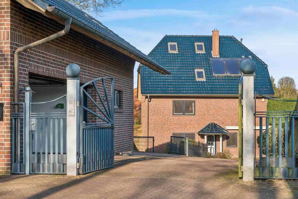 Immobilie in Heeslingen - Großzügiges Wohlfühl-Haus ! Zeitlos & Elegant mit tollen Ausstattungshighlights in wunderbarer Lage - Bild 0