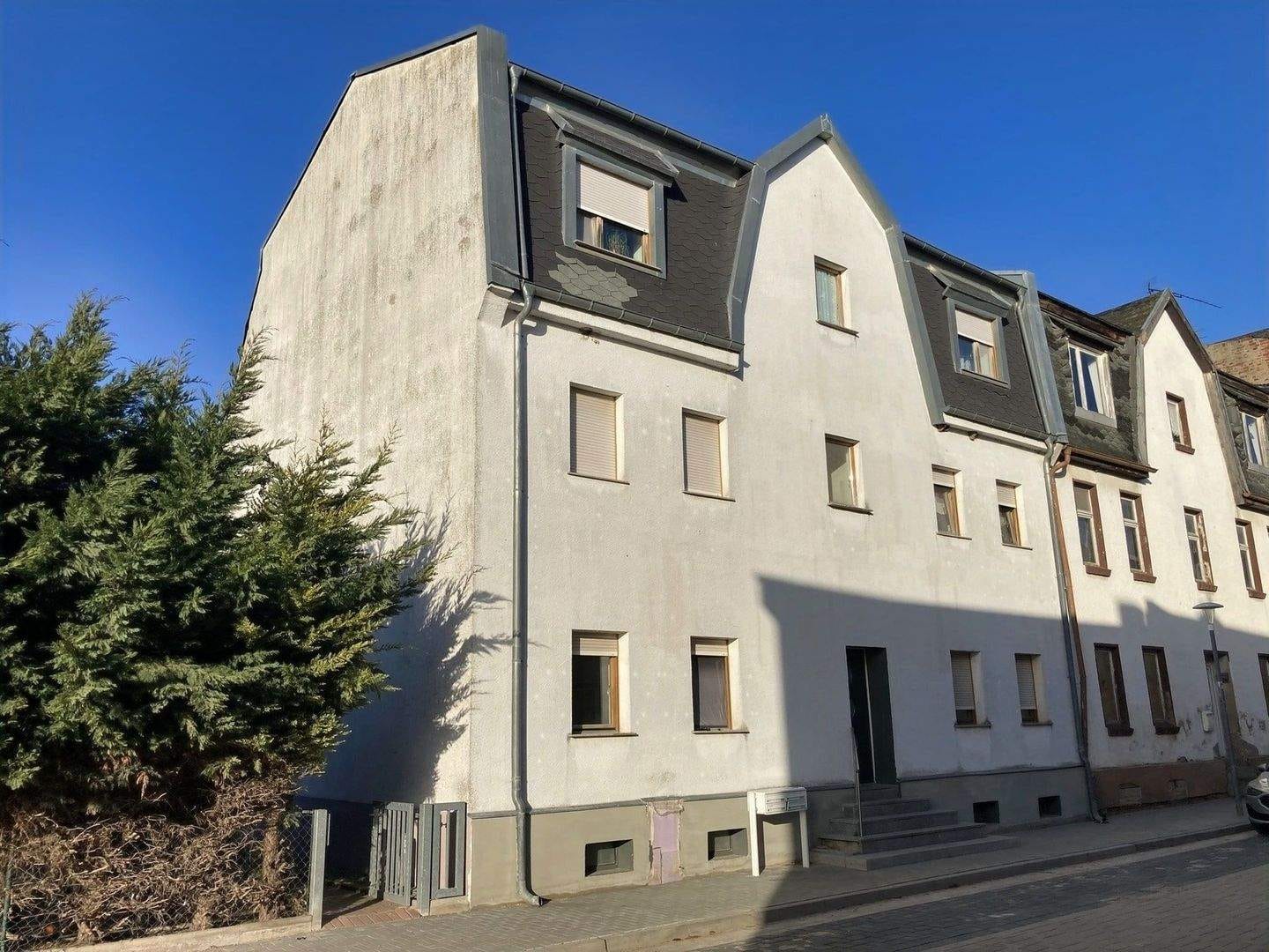 Immobilie in Güsten - Stabile Investition: Gepflegtes Mehrfamilienhaus mit Gemeinschaftsflächen ! - Bild 0