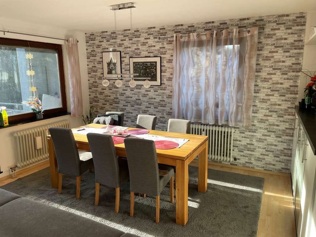 Immobilie in Weissach - Sie legen Wert auf ein großes Wohnzimmer? Zentral gelegene helle 3, 5 Zimmer-Wohnung OHNE MARKLER - Bild 2