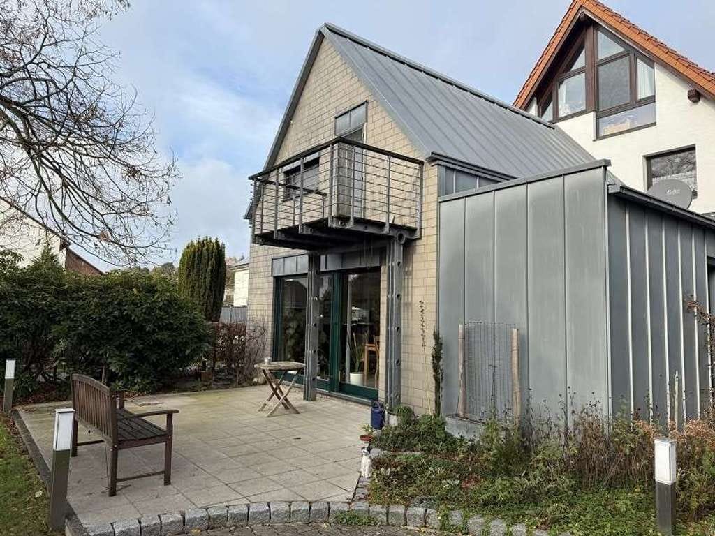 Immobilie in Hövelhof - Mehrfamilienhaus auf großem Grundstück in zentraler Lage von Hövelhof - Bild 0