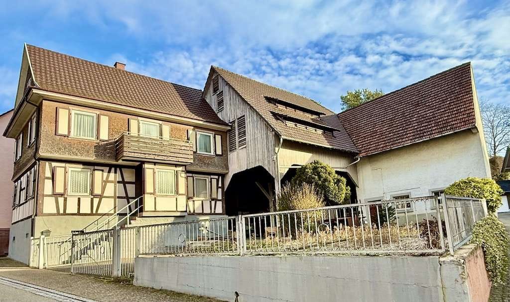Immobilie in Friesenheim - Fachwerkhaus mit großem Grundstück in bester Lage von Friesenheim – Ihr Sanierungsprojekt! - Bild 1