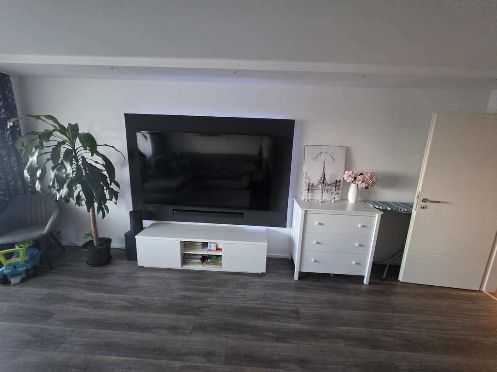 Immobilie in Eberdingen - TOP RENOVIERTE, super geschnittene 2-Zimmer-Wohnung mit einer atemberaubenden Aussicht! - Bild 3
