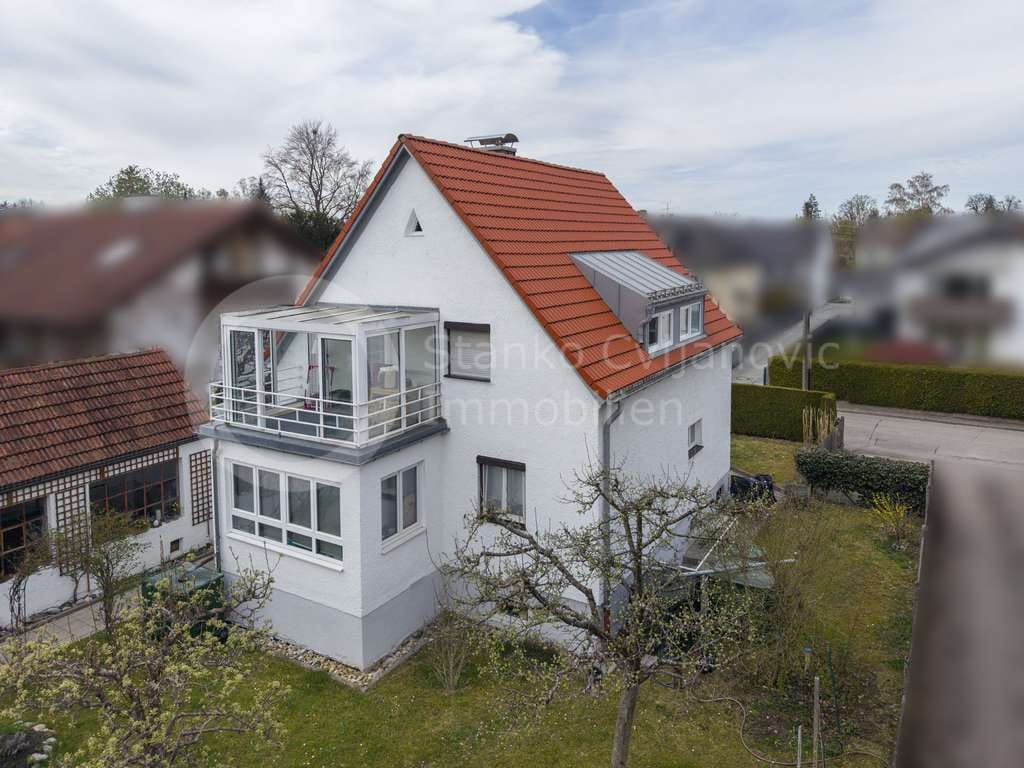 Immobilie in Neubiberg - Neubiberg – Freistehendes Haus mit zwei vermieteten Wohneinheiten in beliebter und ruhiger Lage - Bild 1