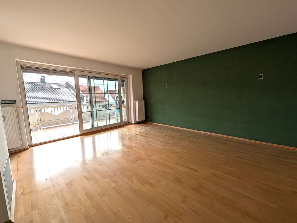 Immobilie in Dorfen - Großzügige 6-Zimmer-Maisonette mit Garten und Pool - Wohnen auf zwei Etagen wie im eigenen Haus - Bild 3