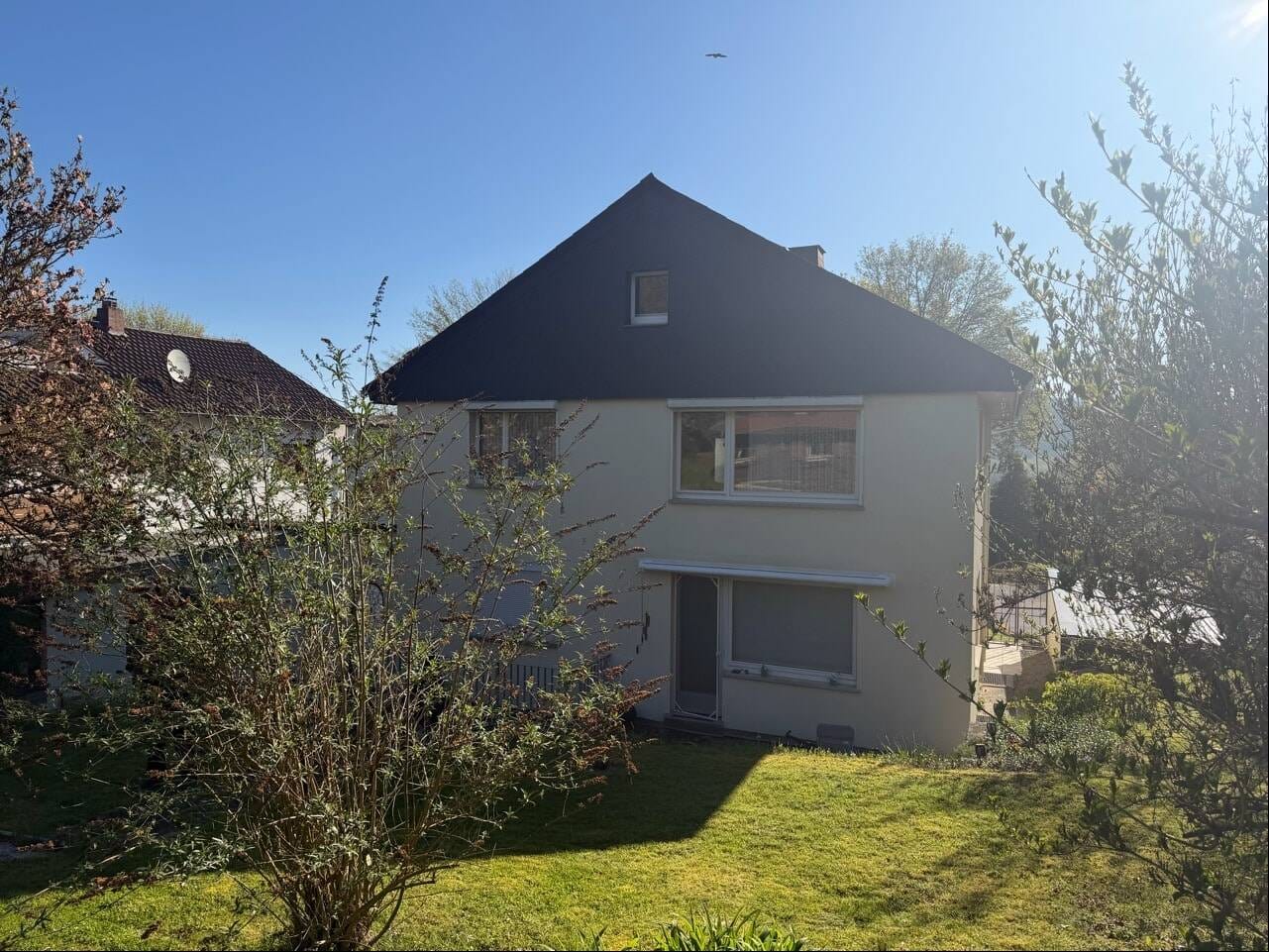 Immobilie in Philippsthal - Zweifamilienhaus mit 2 Garagen in traumhafter Südlage von Heimboldshausen - Bild 4