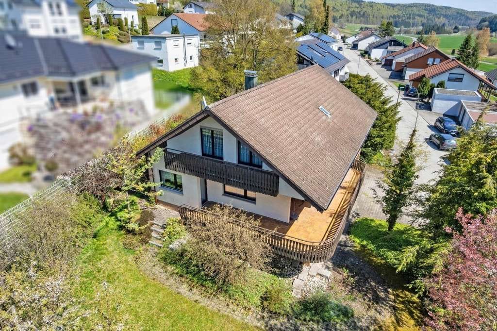 Immobilie in Burladingen - Großzügiges Familiendomizil mit Garten in Toplage! - Bild 0
