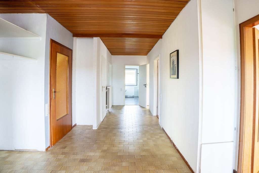 Immobilie in Ahnatal - LAGE, LAGE, LAGE !!! Freistehendes Haus mit Einliegerwohnung in Ortsrandlage Nähe Feld und Wald! - Bild 4