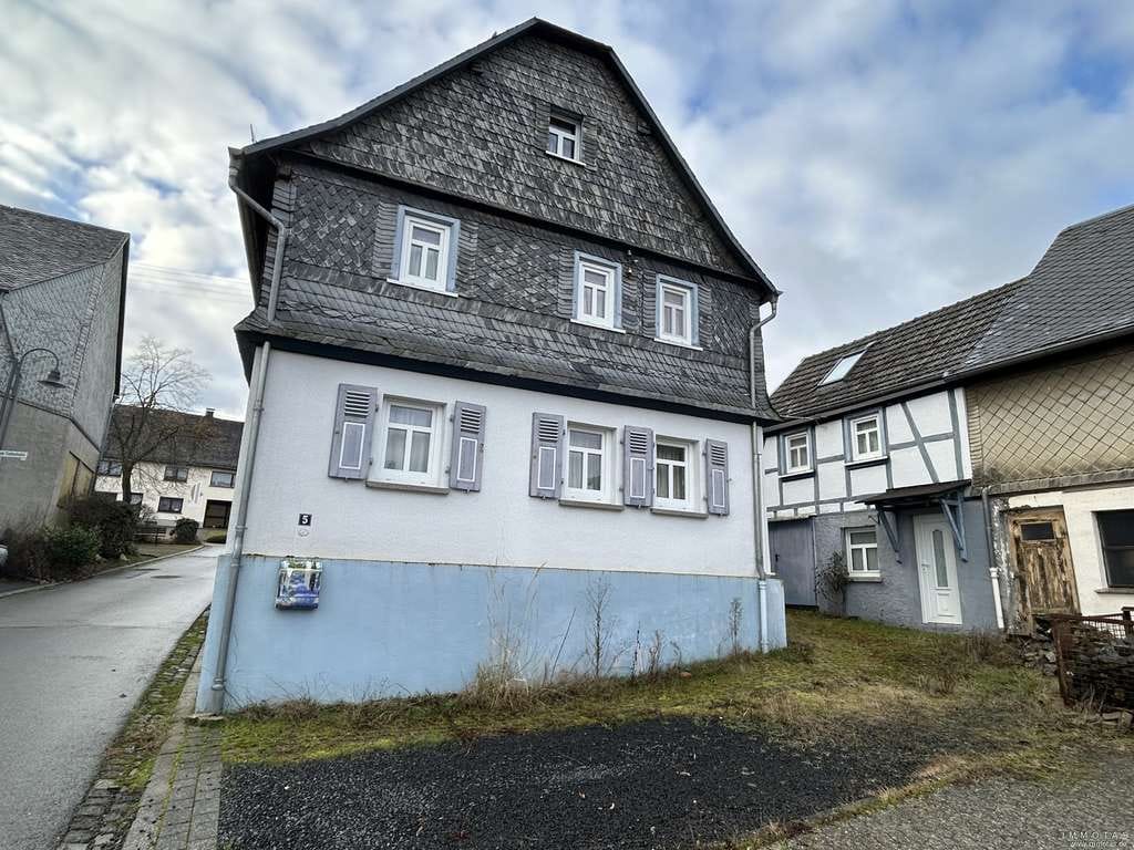 Immobilie in Beltheim - Einfamilienhaus mit zusätzlichem Ferienhaus und separatem Garten – flexibel nutzbar - Bild 0