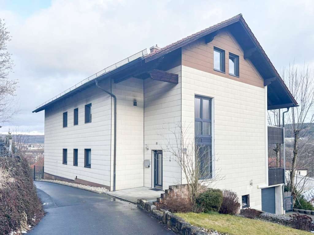 Immobilie in Kronach - Lukratives Mehrfamilienhaus für renditeorientierte Investoren in gefragter Wohnlage von Kronach - Bild 0