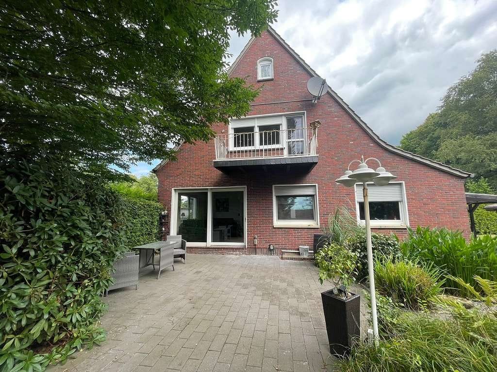 Immobilie in Neukamperfehn - Ehemaliges Kapitänshaus auf großzügigem Grundstück - viel Raum für individuelle Wohnideen - Bild 1