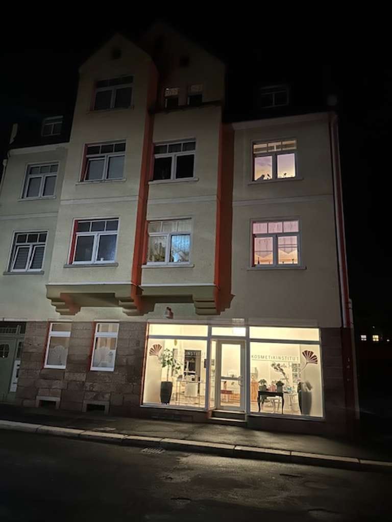Immobilie in Lengenfeld - Altersbedingt verhandelbar ! Renditestarkes Wohn-und Geschäftshaus mit 15 Zimmern in Lengenfeld - Bild 1