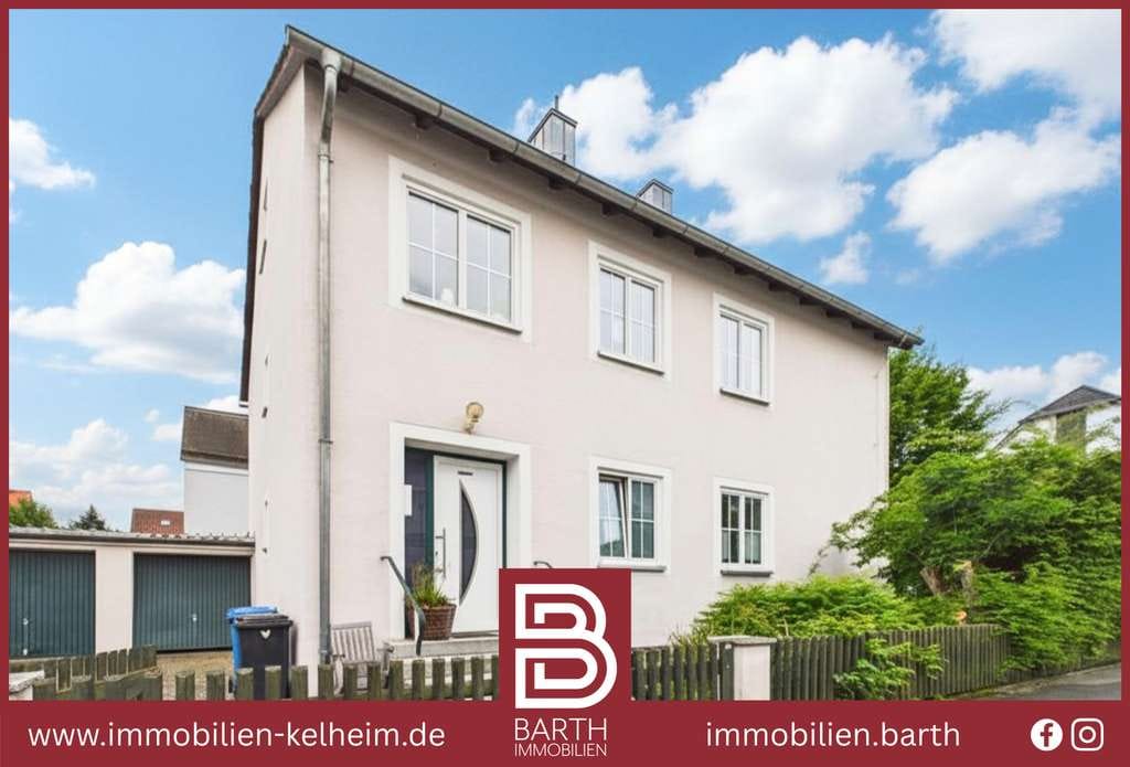 Immobilie in Abensberg - Solides 3-Familienhaus mit Garten, Doppelgarage und Entwicklungspotenzial in ruhiger Lage - Bild 0