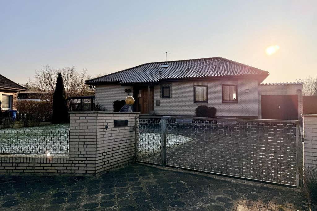 Immobilie in Ihlienworth - Großzügiger Bungalow in ruhiger Wohnlage - Bild 0