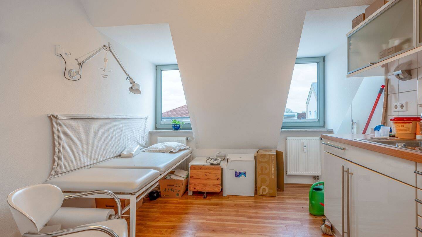 Immobilie in Neuendettelsau - Flexibilität trifft Barrierefreiheit: 95 m² Gewerbefläche mit Top-Parkmöglichkeiten - Bild 2