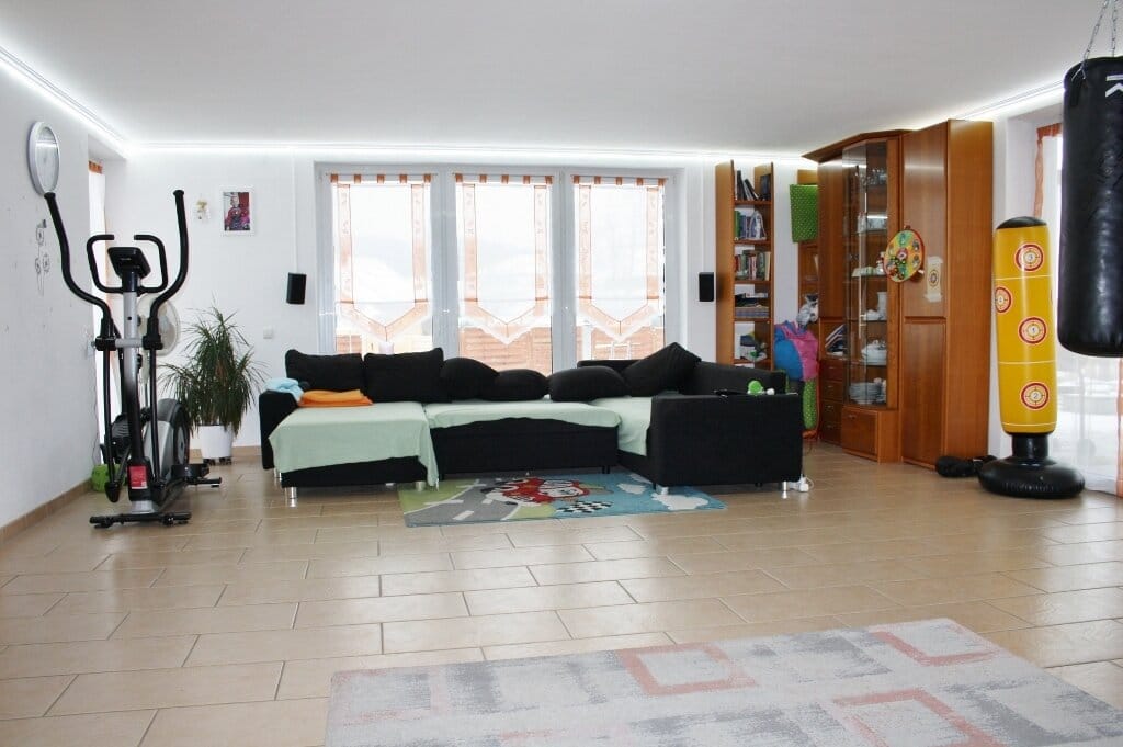 Immobilie in Markt Rettenbach - Großzügige, behindertengerechte Doppelhaushälfte mit Garten und Garage - Bild 2