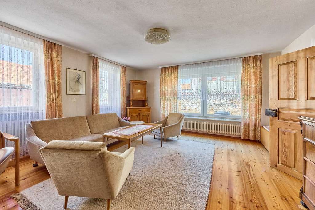 Immobilie in Altdorf - Charakterstarkes Fachwerkhaus mit großzügigem Raumensemble, Hof und Scheune - Bild 2