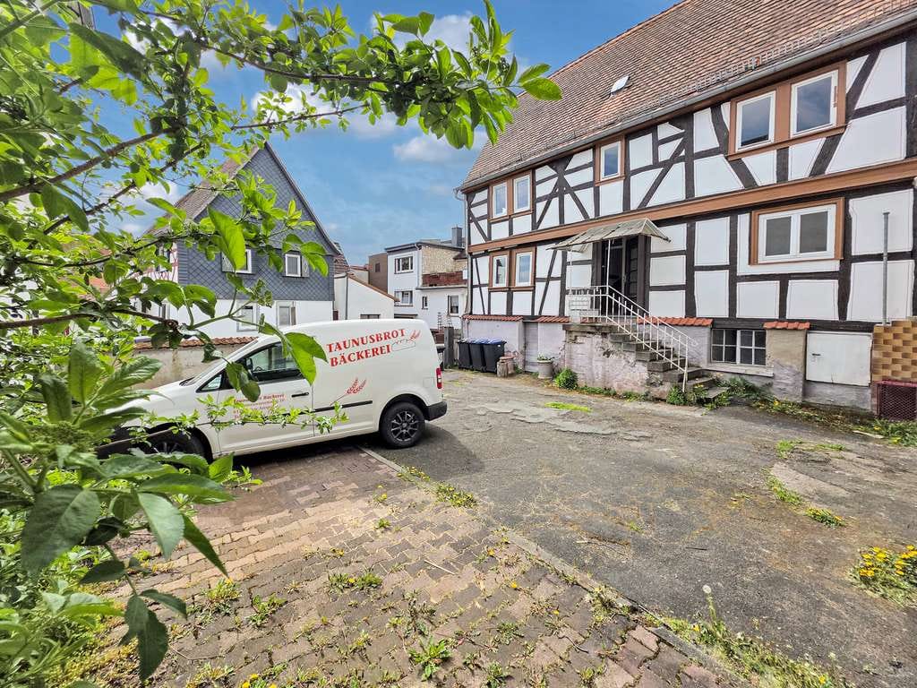 Immobilie in Neu-Anspach - Charismatische Kombination aus Wohnen und Gewerbe – 1 Wohnhaus | 1 Wohnung | 1 Gewerbeeinheit - Bild 2