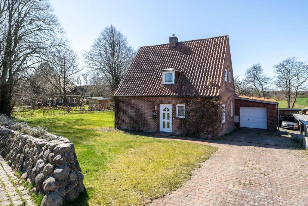 Immobilie in Steinberg - Wohnen, wo das Meer zum Alltag gehört - Solides, modernisiertes Haus auf großem Grundstück - Bild 3