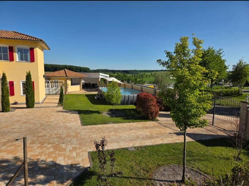 Immobilie in Sauldorf - Unternehmervilla Toskana Villa mit Outdoorküche Bar nahe Bodensee  - Bild 2