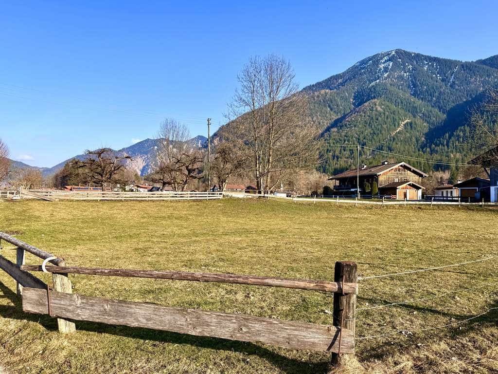 Immobilie in Rottach-Egern - Lichtdurchflutetes 3-Zimmer-Juwel mit Wallberg-Blick & enormem Gestaltungspotenzial in Rottach-Egern - Bild 3
