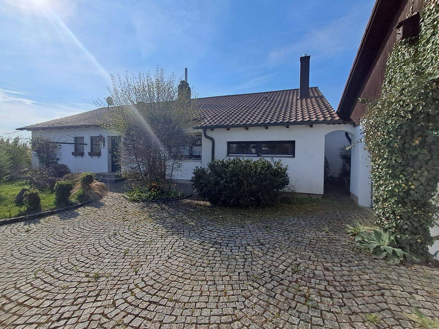 Immobilie in Mallersdorf-Pfaffenberg - Gepflegtes 1-FH mit zwei Garagen in Mallersdorf-Pfaffenberg - Bild 2