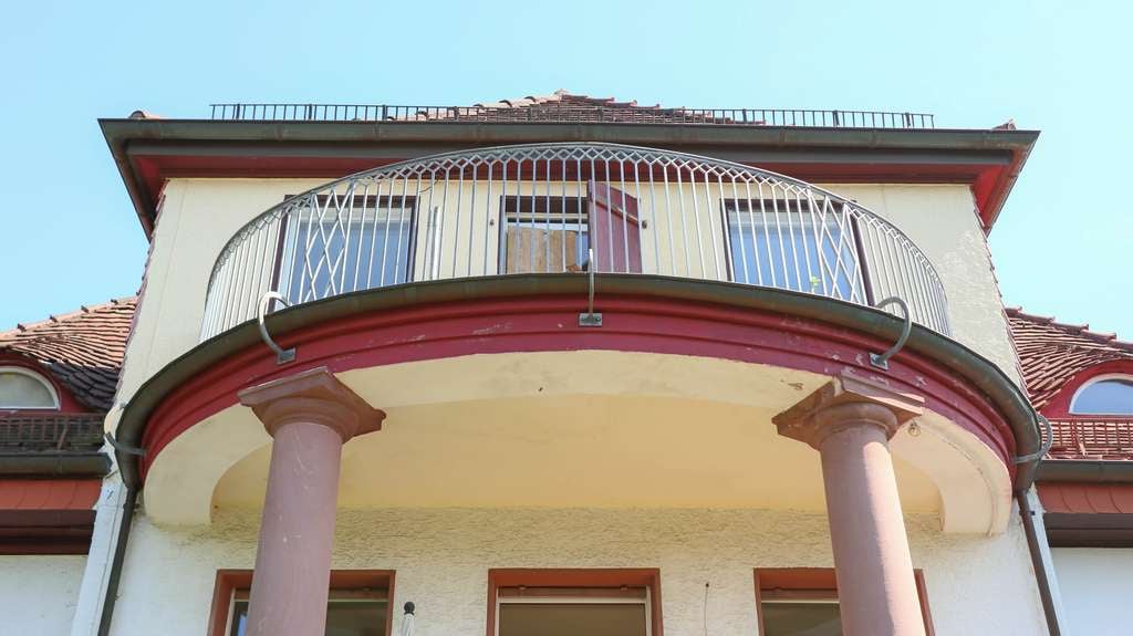 Immobilie in Niefern-Öschelbronn - Repräsentative Villa - Historisches Ambiente mit guter Bausubstanz und modernem Wohnkomfort - Bild 3