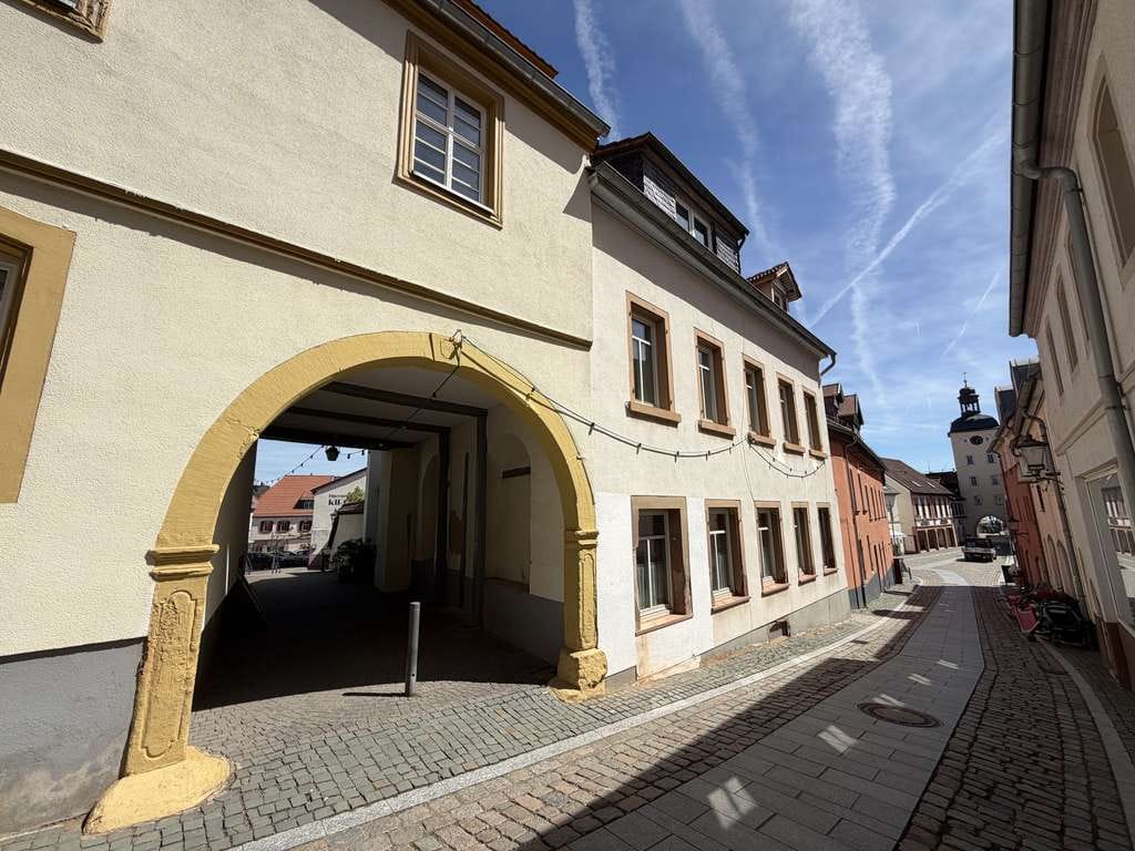 Immobilie in Kirchheimbolanden - EUPORA® Immobilien: Mehrfamilienhaus mit Innenhof im Zentrum von Kirchheimbolanden. - Bild 1