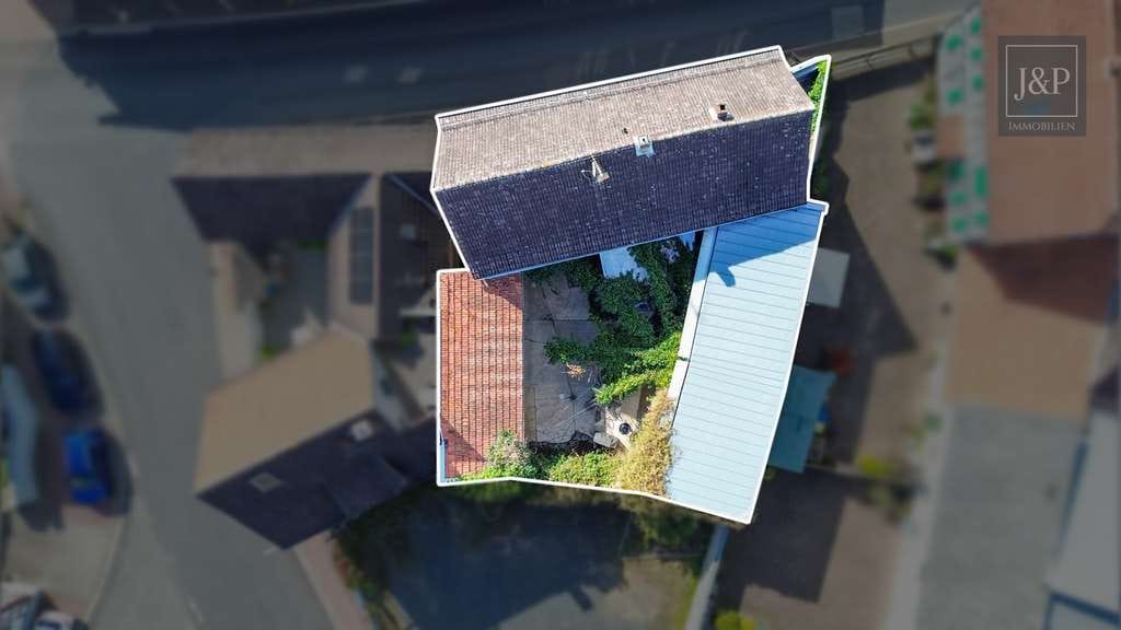 Immobilie in Bruchköbel - Zentral & vielseitig: Großes Fachwerkhaus mit Einliegerwohnung und Nebengebäuden! - Bild 3