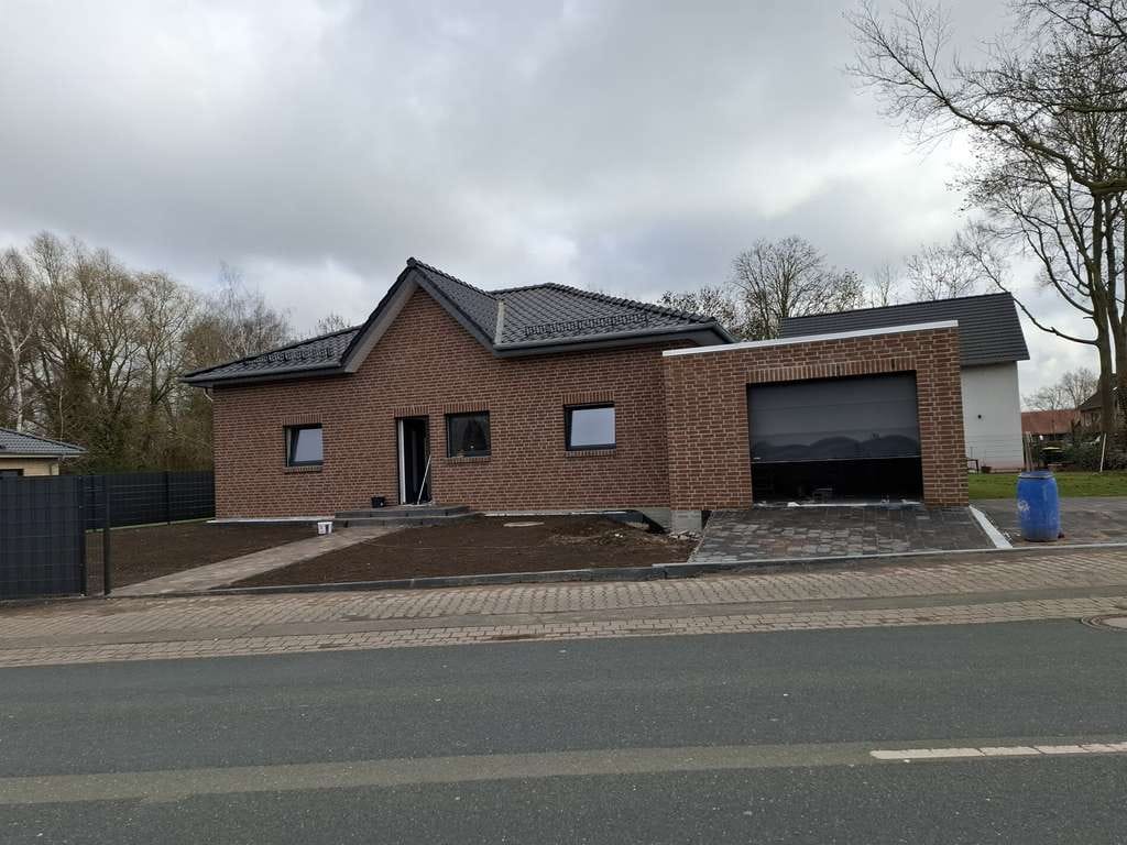 Immobilie in Bückeburg - Moderner, energieeffizienter Neubau-Bungalow in Bückeburg-Achum - Bild 1