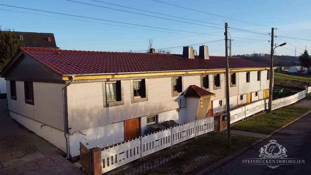 Immobilie in Kleinfurra - Zwei Hälften, ein Traum: Modernes Zweifamilienhaus in ruhiger Lage mit Ausbaupotenzial - Bild 0