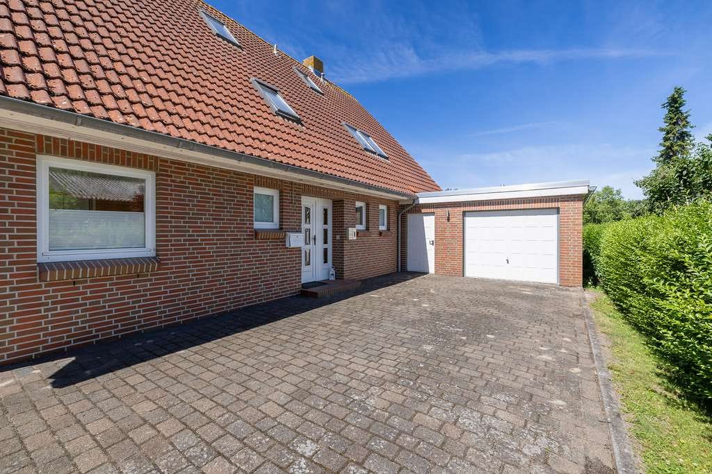 Immobilie in Fehmarn - Zwei Ferienhäuser mit 7 Wohneinheiten - Bild 2