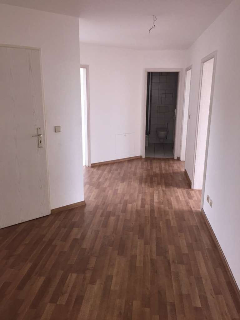 Immobilie in Glauchau - Bezugsfrei! Helle 3-Zi.-Eigentumswohnung im DG - Bild 2