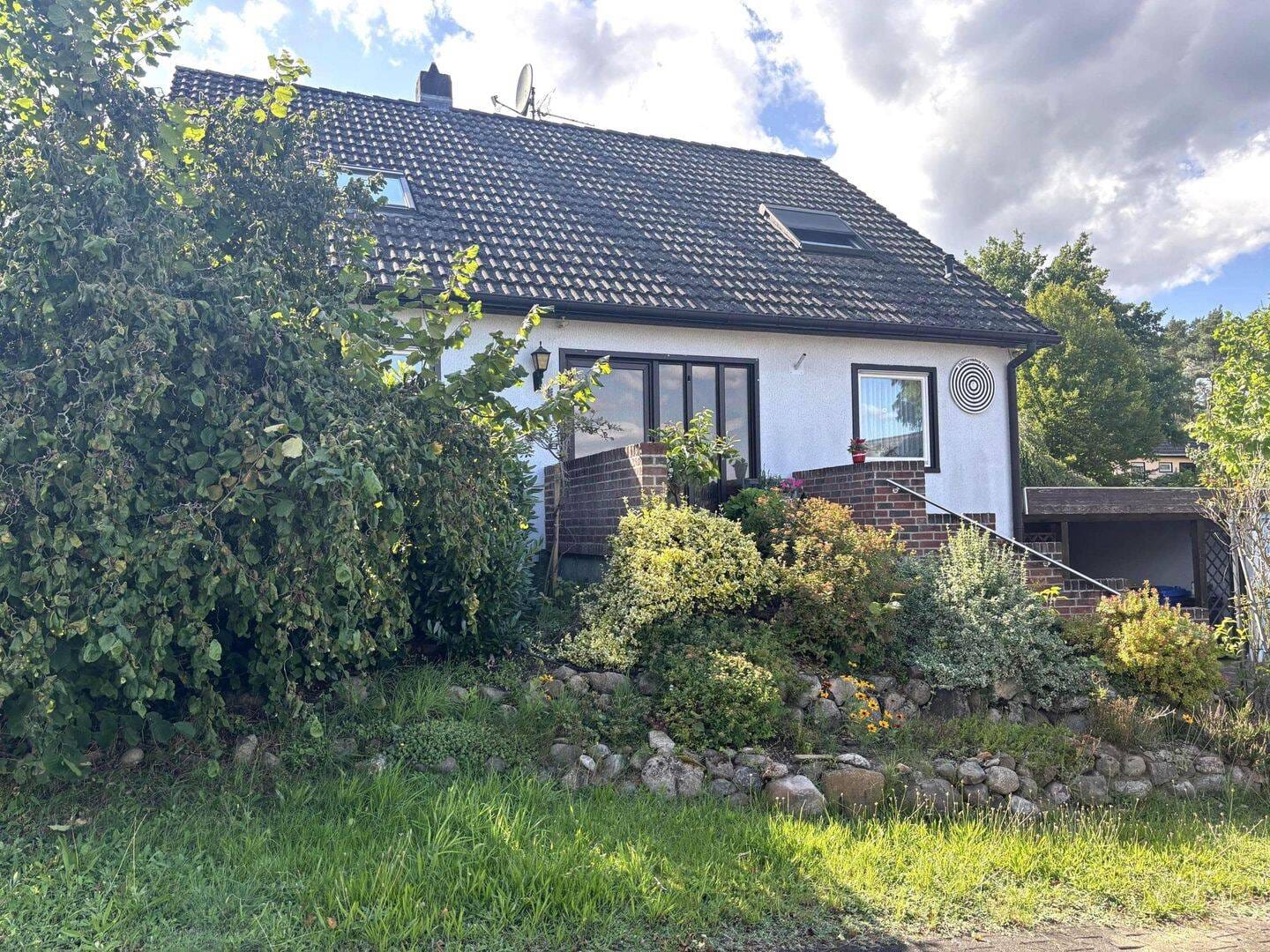 Immobilie in Bergen an der Dumme - Streif-Fertighaus mit Einliegerwohnung in beliebter Wohngegend - Bild 1